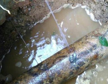 章贡楼顶渗水维修公司分享下地暖漏水的原因及检测方法。